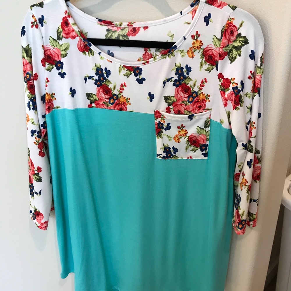 Super cute floral t shirt